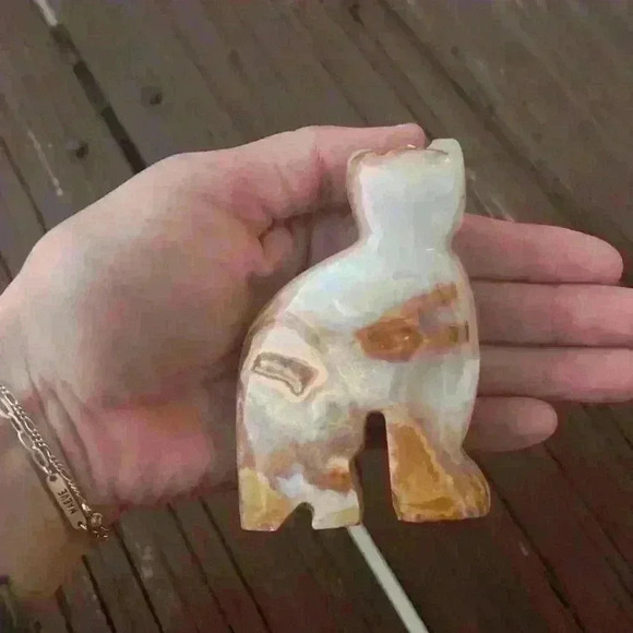 Stone Cat Figurine - Picture 2 of 3